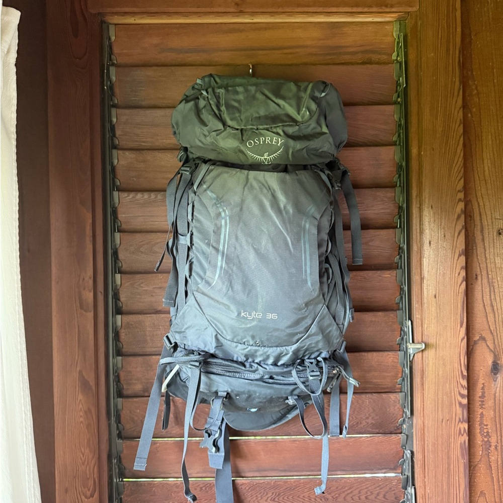 Osprey Kyte 36 Backpack in Charcoal